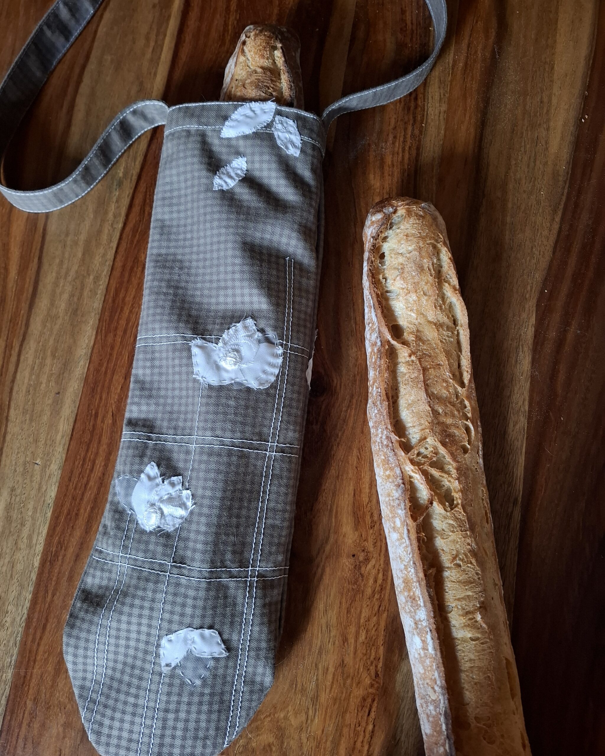 Porte-baguette brodé
